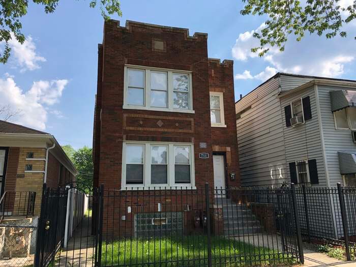 Foto principal - 711 E 92nd Pl
