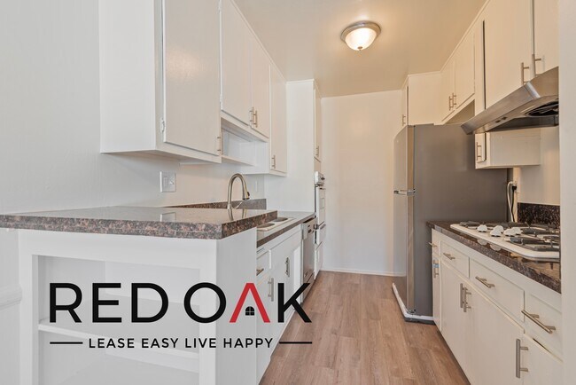 Building Photo - Fantastic Two Bedroom with Large, Sunny Wi...