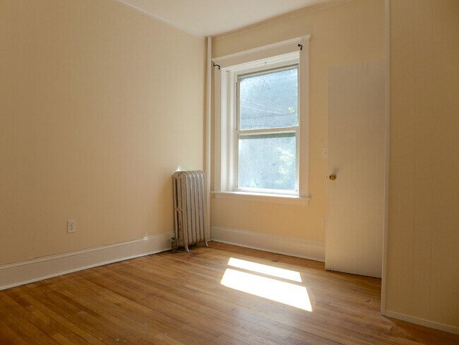 Building Photo - 176 Fuller St