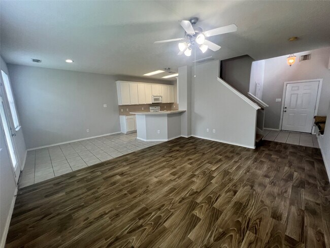 Foto del edificio - 8904 Elm Drake Ln