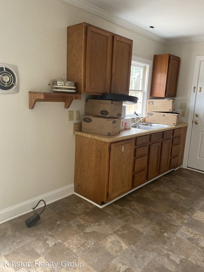 Building Photo - 3 br, 1 bath House - 217 Tyree Rd