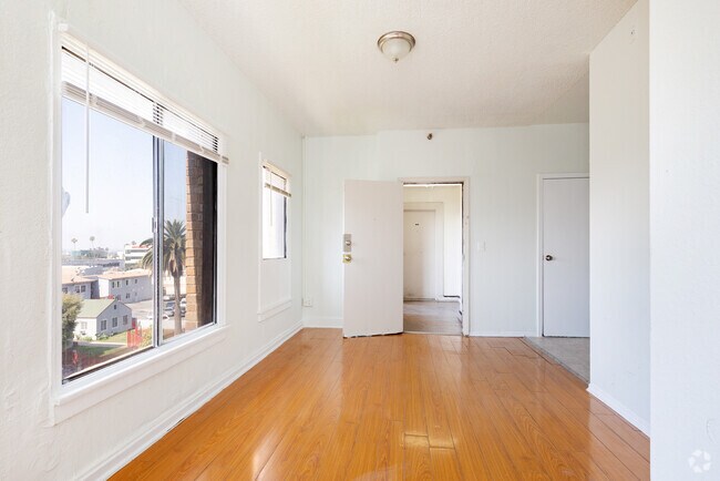 Bachelor, 1BA - Leeward Place