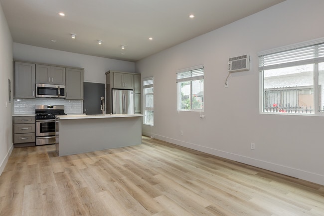 Building Photo - 1334 S Westlake Ave