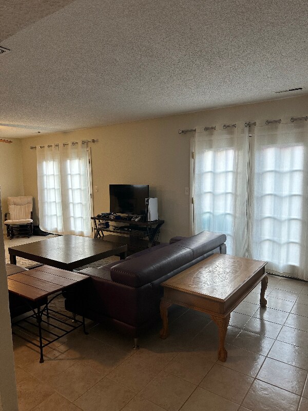 Foto del edificio - 3621 Brush Creek Dr