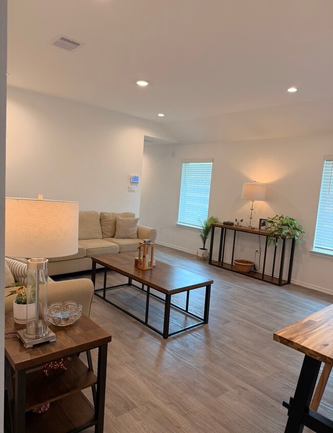 Foto del edificio - 5463 Portwood Acres Dr