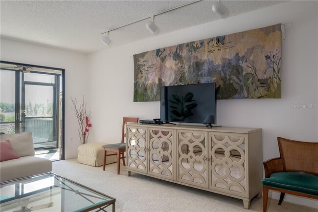 Building Photo - 1512 Pelican Point Dr