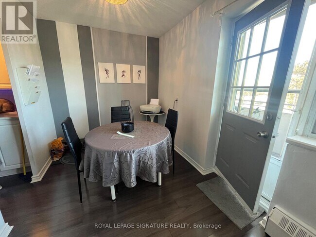 Photo du bâtiment - 2485 Woking Crescent