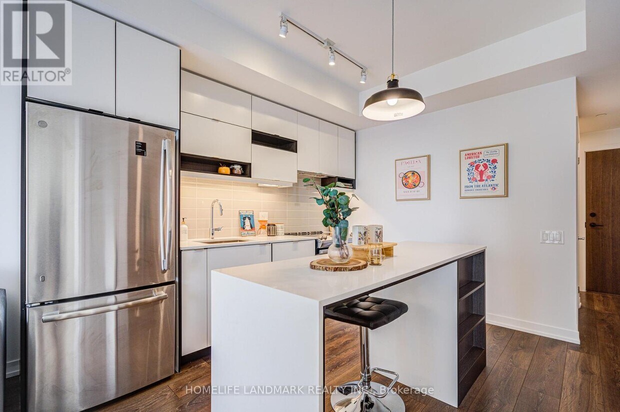 Photo principale - 4065-4065 Confederation Pkwy