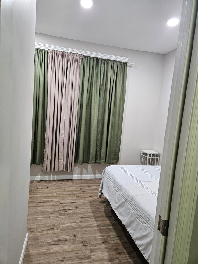 Foto del edificio - 1300 43rd St