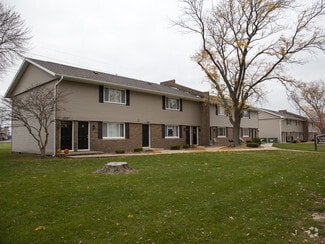 Building Photo - Colonial Village