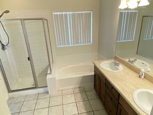 Foto del edificio - First Show: The first open showing is on 2/26 at 4PM. Please be prompt. We will be processing any...