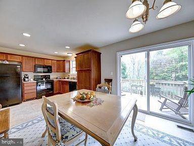 Building Photo - 164 Breezewood Dr