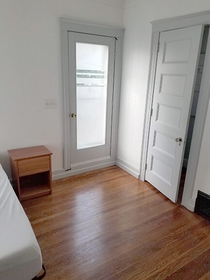 puerta que conduce a un gran porche - 107 Murray St