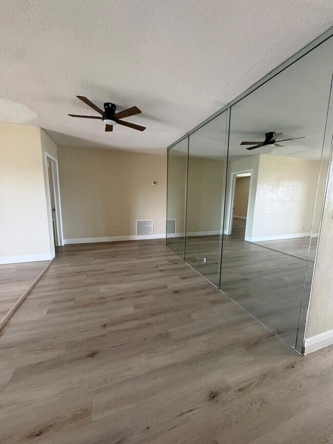 Foto del edificio - 5861 NW 16th Pl
