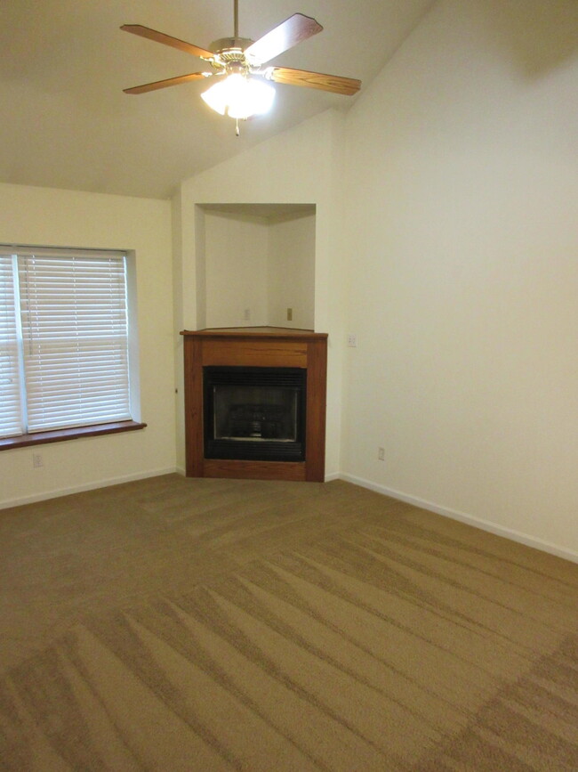 Building Photo - 2502 Northampton Dr