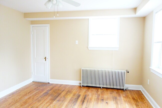 Building Photo - 8206 Greenwood Ave