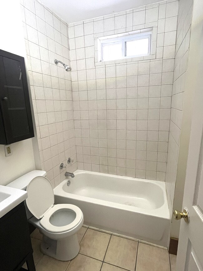 Foto del edificio - 1318 W 11th St