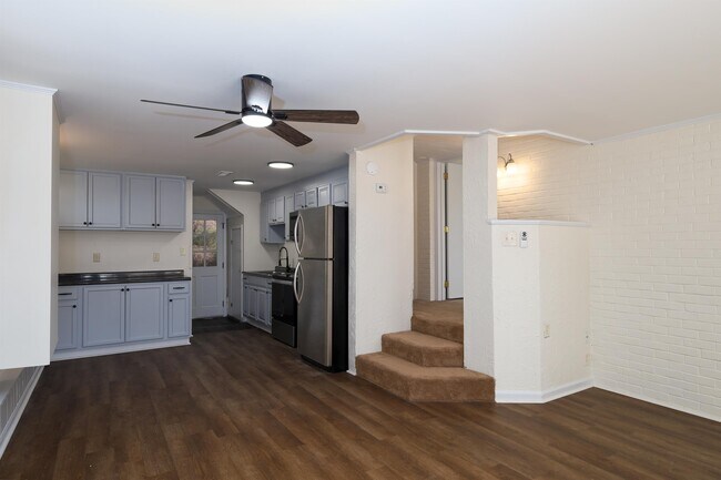 Foto del edificio - 1190 Blue Creek Rd