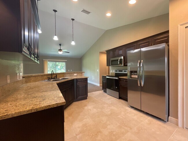 Foto del edificio - 3/2 Single Family Home with 2 Car Garage i...