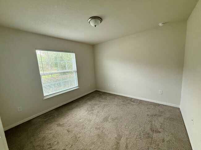 Foto del edificio - 3BR/2BA Home in Marion Oaks – Spacious Lot & Convenient Location