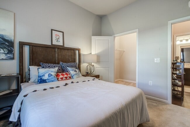 Building Photo - Creekside at Greenlawn Apartment Homes