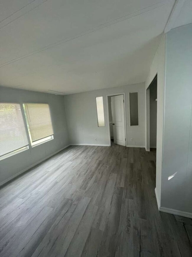 Building Photo - 2 bed / 2 bath - Rent To Own in Zephyrhill...