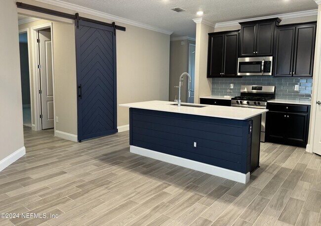 Foto del edificio - 345 Rivercliff Trl