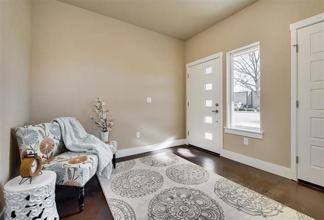 Building Photo - Chic artist-style lofts home with 3 bed 2.5 bath near Boise Greenbelt.