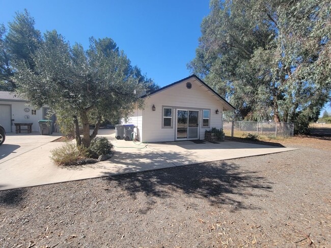 Building Photo - Charming 1 Bedroom 1 Bath Home For Rent in Corning!