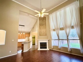 Building Photo - 5828 Southmoor Ln