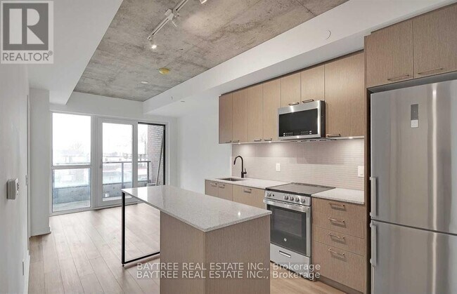 Photo du bâtiment - 1808 St Clair Ave W