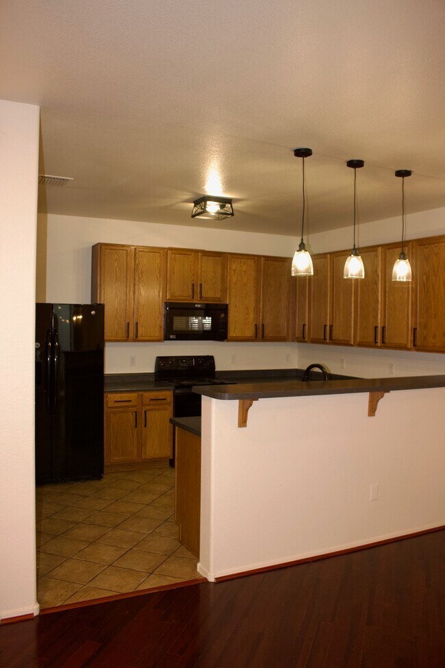 Building Photo - 2775 N Saramano Ln