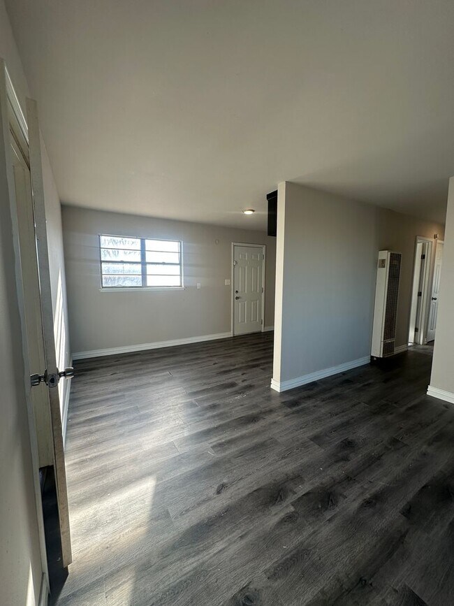 Building Photo - 3 Bedroom Home!