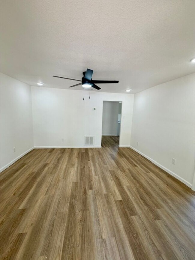 Foto del edificio - 924 Hubert St