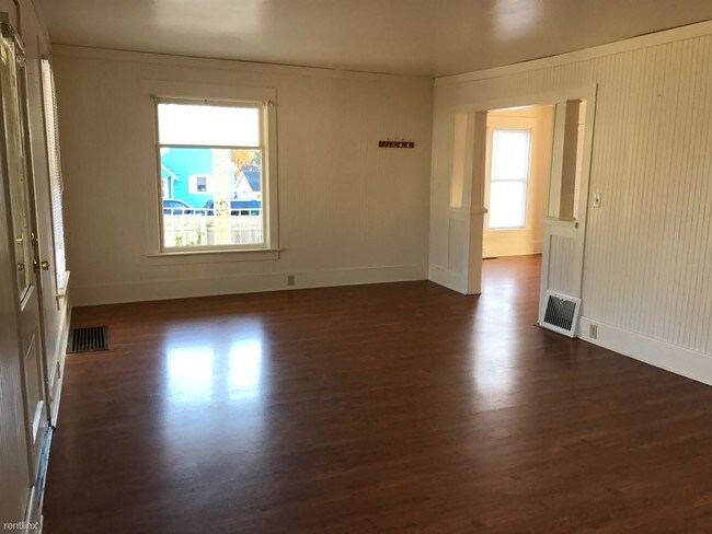 Foto del edificio - 571 Bellows Ave