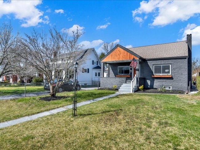 Building Photo - Coming Soon - 4 Bedroom 2 Bath - Central D...