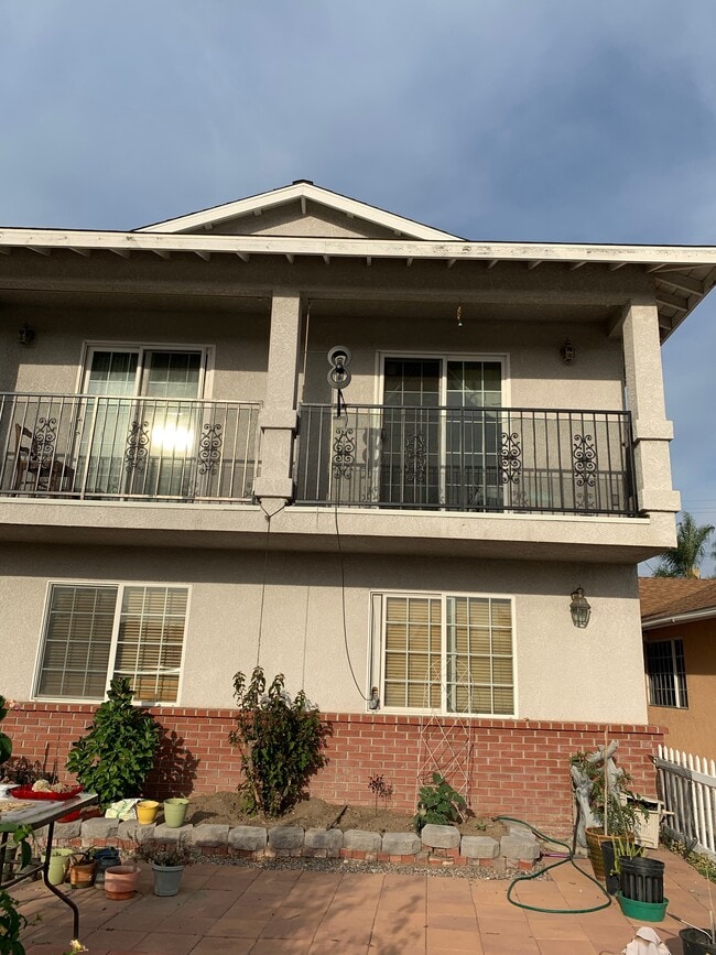 Building Photo - 8415 San Carlos Way