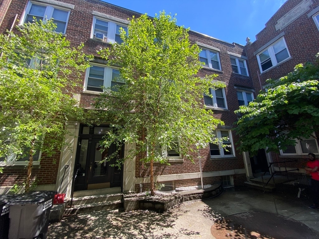 Primary Photo - 121-123 Hawthorne St