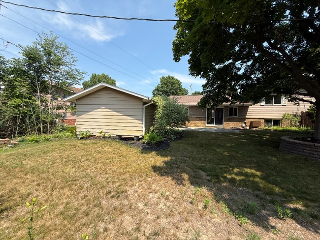 Building Photo - 1332 W Glenlord Rd