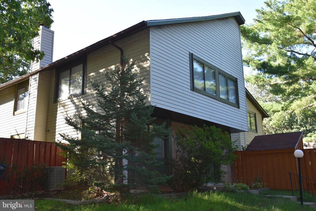 Primary Photo - 10665 Myrtle Oak Ct