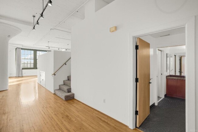 Building Photo - 151 Alice B Toklas Plz