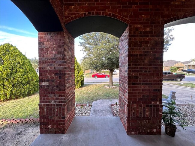 Building Photo - 1401 Sweet Leaf Ln