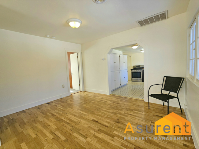 Foto del edificio - Charming 2-bedroom 1-bathroom home with a ...