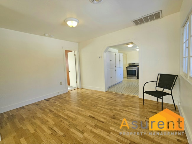 Building Photo - Charming 2-bedroom 1-bathroom home with a bonus room