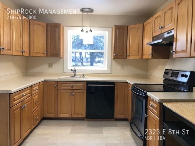 Foto del edificio - 2323 E 8th St