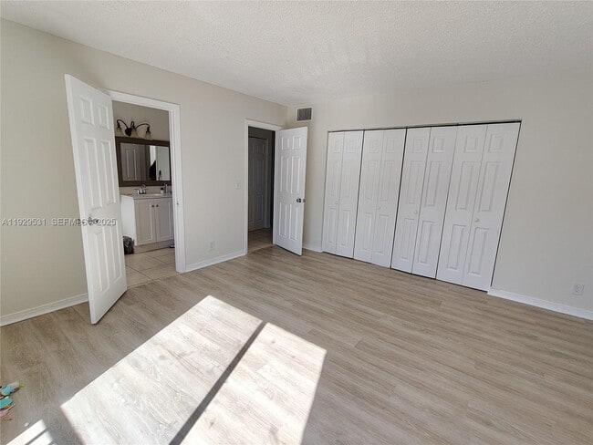 Building Photo - 500 NE 2nd St