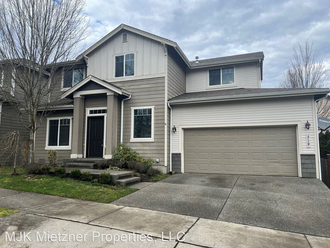 Primary Photo - 4 br, 2.5 bath House - 319 198th St. SW