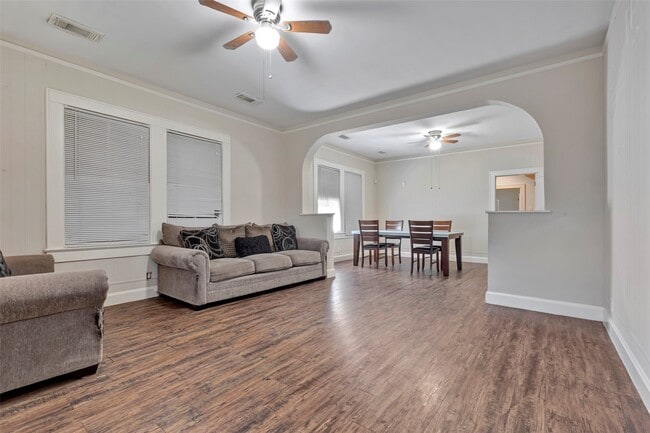 Building Photo - 4322 Avenue R 1/2