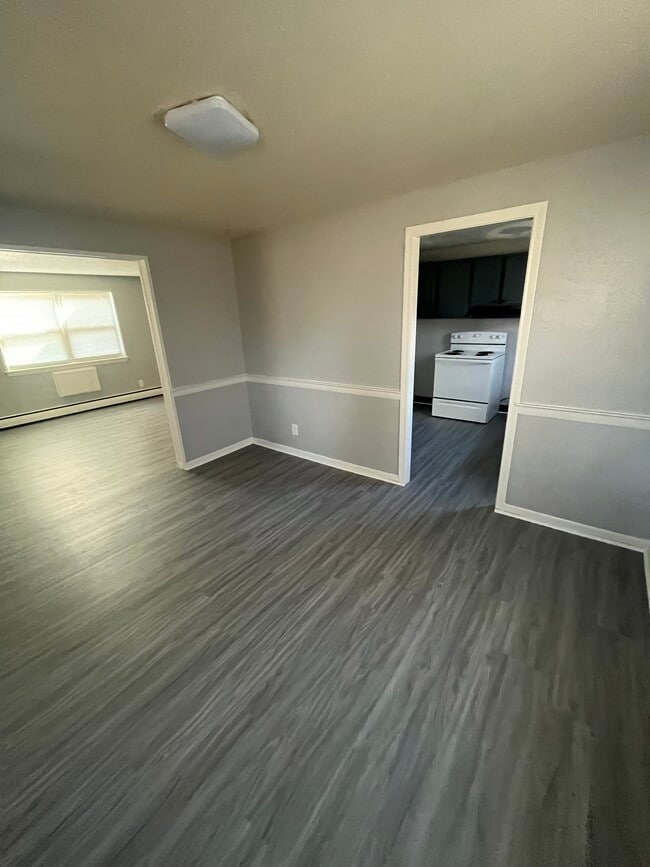 Building Photo - 116 Sherbrooke Ave