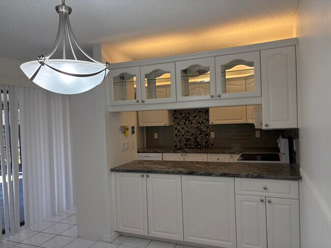 Foto del edificio - 203 SE Camelot Gardens Blvd